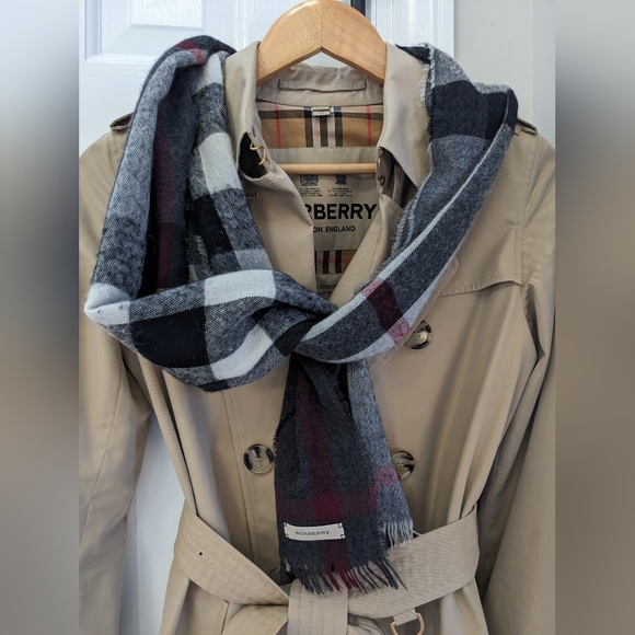 Burberry Check Cashmere Scarf - EUC - Picture 5 of 9